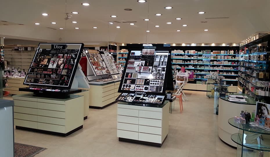 Interno negozio Woman Parfume 1