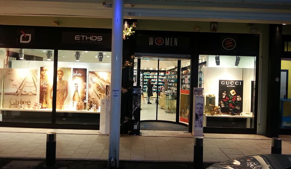 Interno negozio Woman Parfume 2