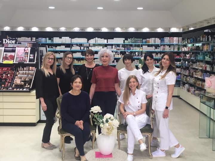 Interno negozio Woman Parfume 3